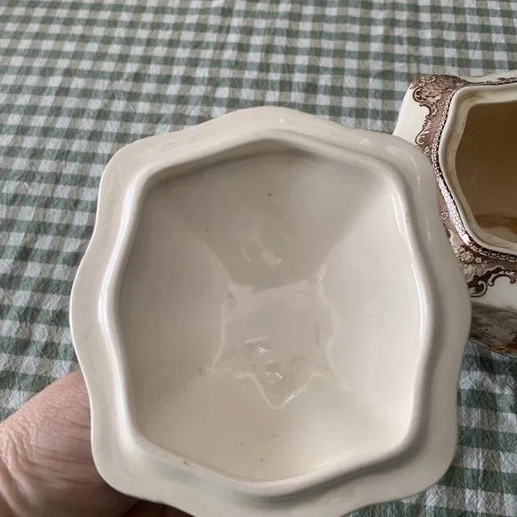 Johnson Brothers vintage Old Britton Tutor, village Square, Footed, teapot - Picture 5 of 11